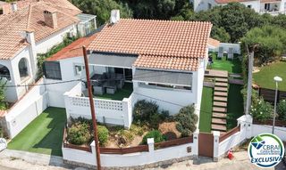 Chalet  Còrdova 23. Bonita casa con encanto, piscina y licencia turística.