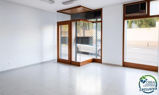 Local Comercial  De salvador dalí i domènech 72. Local comercial con posibilidad de vivienda en pleno centro de f
