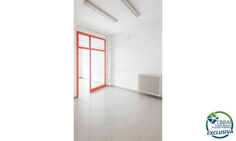 Foto c6e12cf9-55a6-4c7d-b244-1347de671a0c. Local comercial a Centre Figueres