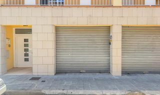 Aparcament cotxe  De benet falp i matas 19. Garaje cerrado en el centro de roses.