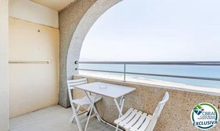 Monolocale in De la muga 7. Estudio con terraza y espectaculares vistas al mar  empuriabrava