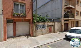 Wohngrundstück in De l'oliva 87. Oferta de terreno edificable en el centro de figueres.