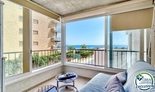 Pis  Marítim 28. Apartamento en primera línea de mar con vistas en salatar, roses