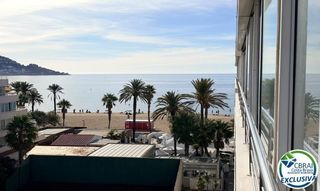 Appartement à De la gola de l'estany 16. Primera línea, vista al mar, parking, piscinas y jardines sobre