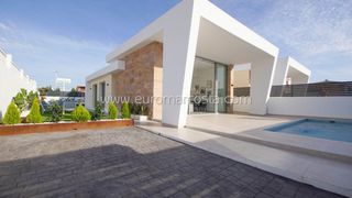 Chalet  Calle vicente aleixandre. Villas independientes en parcela de 400 mts