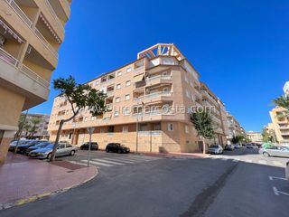 Piso  Calle hermanos bazn. Piso con 2 habitaciones amueblado con ascensor y aire acondicion
