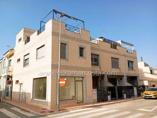 Reihenhaus  Calle general moscardó. ¡exclusivo chalet en el corazón de daya vieja con solárium y pat