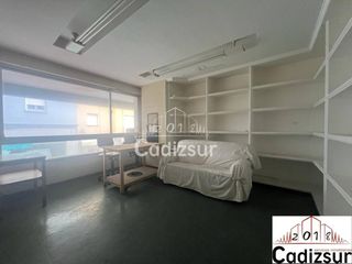Rent Office space  Calle fernández ballesteros. Local en alquiler zona residencia