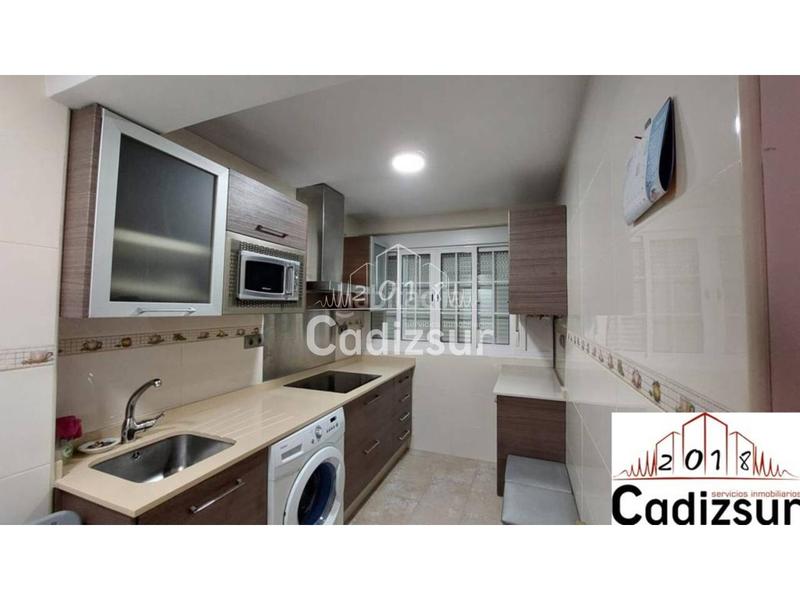 Foto 093c0c36-0b09-49f8-823e-e33e3a2b41df. Alquiler piso larga duración en zona residencia en Cádiz