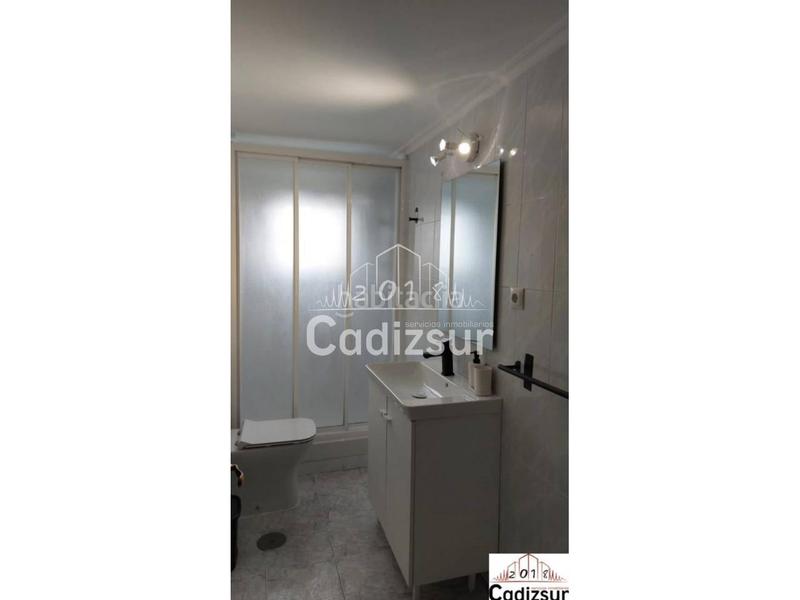 Foto b66d8d8f-07d1-4ecd-a24c-19e555af915a. Alquiler piso larga duración en zona residencia en Cádiz