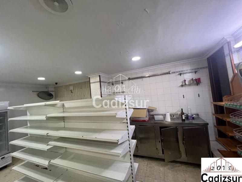 Foto 3b2ed8a9-549e-47c5-83f7-5da279fa10a1. Local comercial venta de local comercial en zona san felipevarela en Cádiz