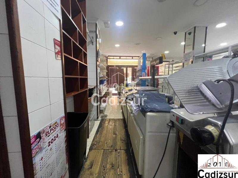 Foto c142e846-853e-4bd2-bb05-064ae1a48d29. Local comercial venta de local comercial en zona san felipevarela en Cádiz