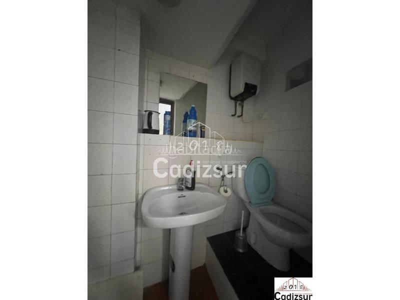 Foto f4ec758d-1f1a-4006-941a-75ca77726590. Local comercial venta de local comercial en zona san felipevarela en Cádiz