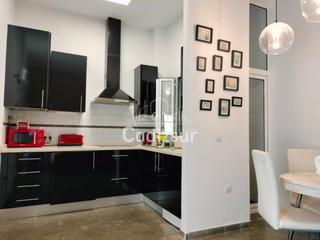 Apartament en La Caleta - La Via. Apartamento en mercado de abastos