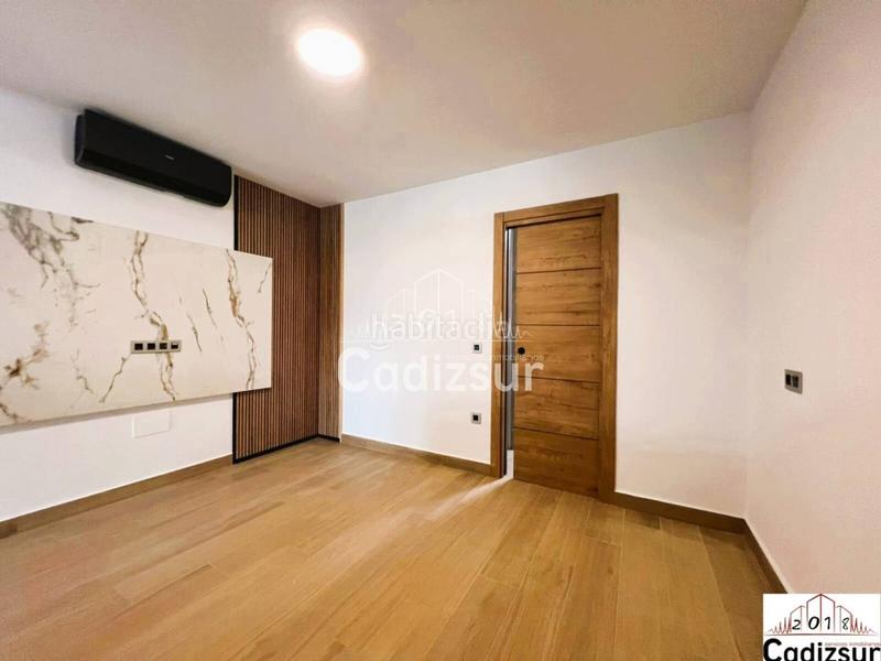Foto d0041af0-ad77-4c73-a361-ba7df0f46f3d. Loft in Paseo Marítimo - San José - La Laguna Cádiz