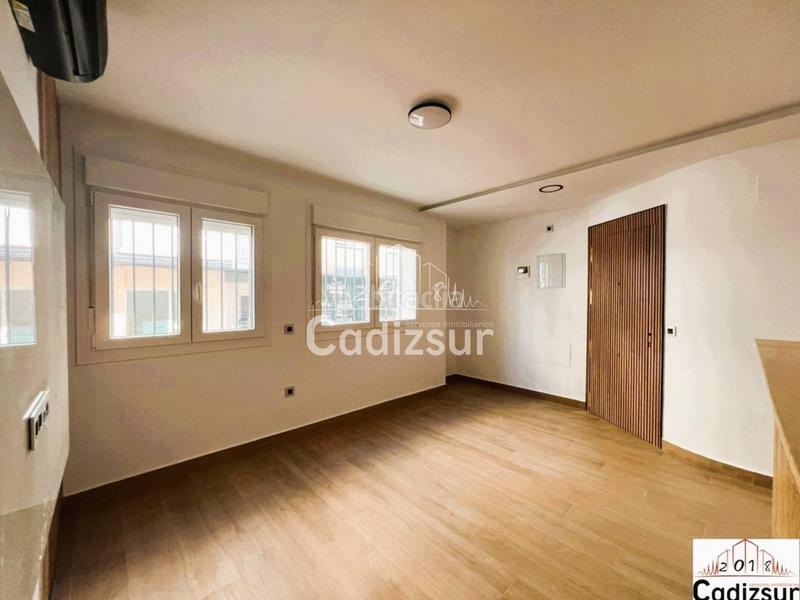 Foto f8c80711-dfa7-46ee-a5b5-cfe2b2afbf91. Loft in Paseo Marítimo - San José - La Laguna Cádiz