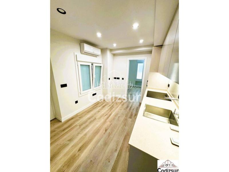 Foto 3fa717b3-359b-48f7-8fbb-74c7c1bef16a. Apartamento venta de apartamento nuevo junto a la playa de caleta en Cádiz