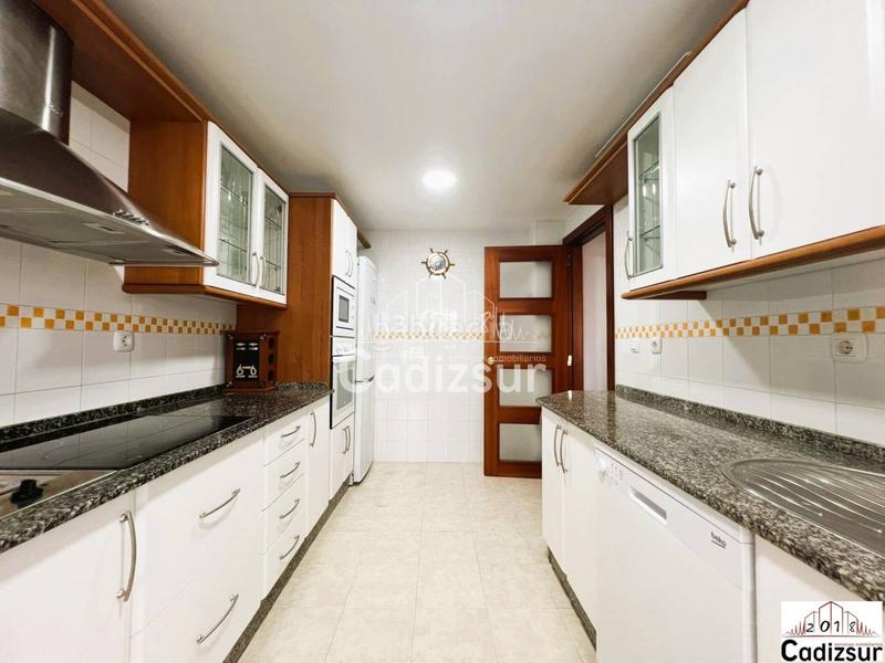 Foto d0e418af-7858-44c3-9621-022ce76ec4b7. Affitto appartamento con riscaldamento parcheggio in Cádiz