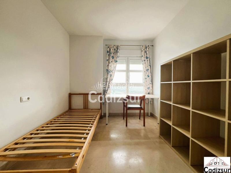 Foto 04d2505e-1239-4441-9dd2-97c15d3a687b. Rent flat with heating parking in astilleros - la paz - loreto - el corte inglés Cádiz