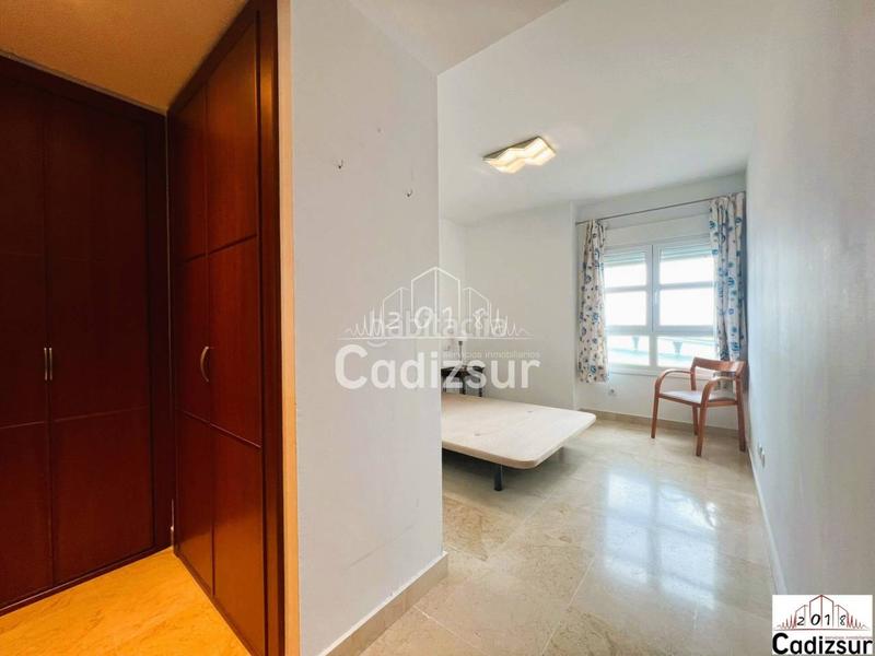 Foto 22916f35-1d0e-4afe-942a-2633c62c8921. Rent flat with heating parking in astilleros - la paz - loreto - el corte inglés Cádiz