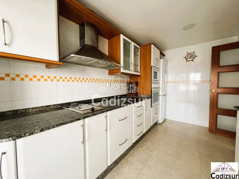 Foto 48ccaeeb-4e97-4229-9153-3232cbb5c263. Rent flat with heating parking in astilleros - la paz - loreto - el corte inglés Cádiz