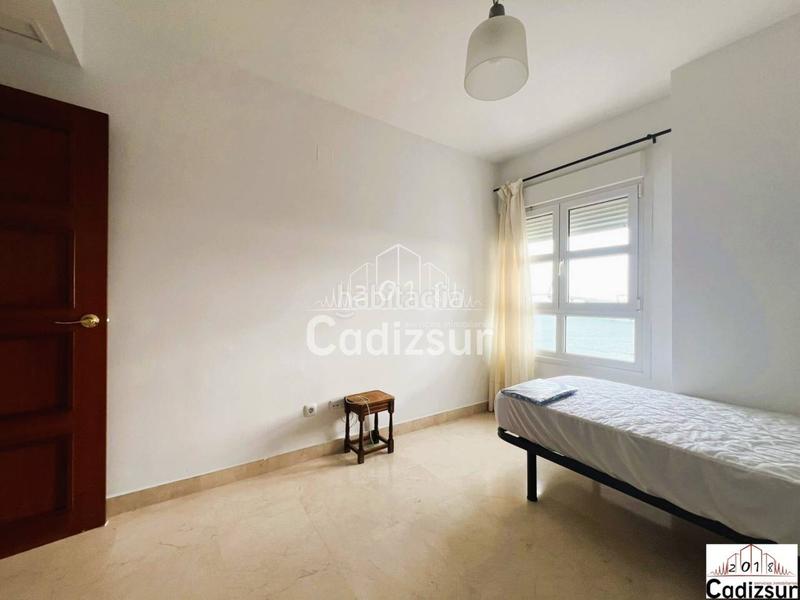 Foto 604e485d-f253-4b68-9e27-4dc1da67f509. Rent flat with heating parking in astilleros - la paz - loreto - el corte inglés Cádiz