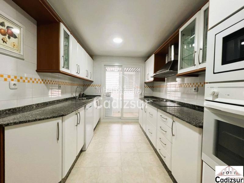 Foto b0834cfc-44c8-4102-9557-affd190ac931. Rent flat with heating parking in astilleros - la paz - loreto - el corte inglés Cádiz