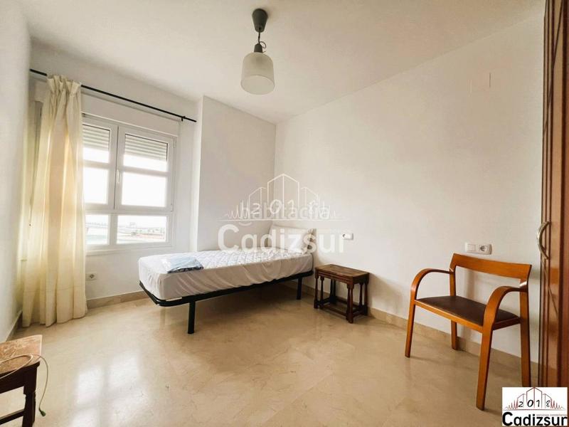 Foto f95f5cac-8663-46fa-b51d-9e3b55e9ac40. Rent flat with heating parking in astilleros - la paz - loreto - el corte inglés Cádiz