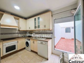 Etagenwohnung in Paseo Marítimo - San José - La Laguna. Amplia  vivienda a 3 minutos de la playa victoria