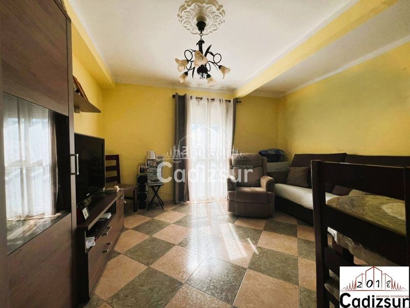 Foto acff7830-0b53-4950-aba7-373b74d3c71b. Pis a astilleros - la paz - loreto - el corte inglés Cádiz