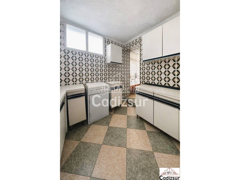 Foto bd5296d3-6bd5-43c1-9c09-480faaeecb43. Pis a astilleros - la paz - loreto - el corte inglés Cádiz