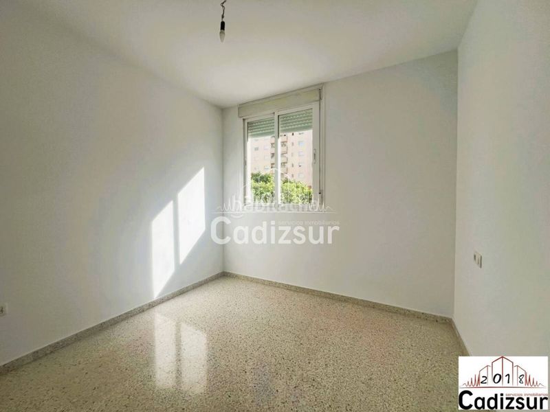 Foto 0faae484-7c32-4f2a-b8a1-a00f2cfd7673. Pis amb aparcament a astilleros - la paz - loreto - el corte inglés Cádiz