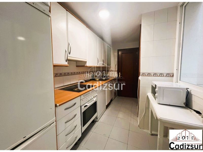 Foto 223b5498-6f2c-4d74-9c84-e0c09a639c81. Pis amb aparcament a astilleros - la paz - loreto - el corte inglés Cádiz