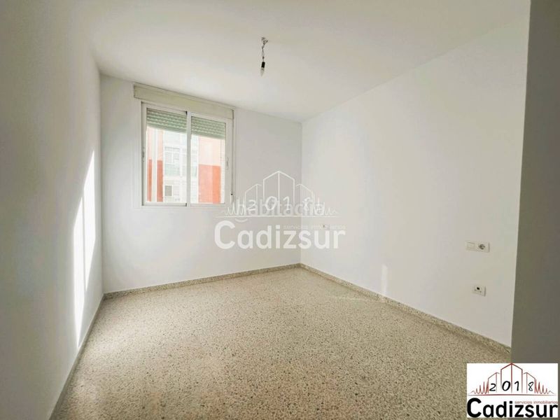 Foto 8aad821f-6dac-4386-89eb-855c77e12a4b. Pis amb aparcament a astilleros - la paz - loreto - el corte inglés Cádiz