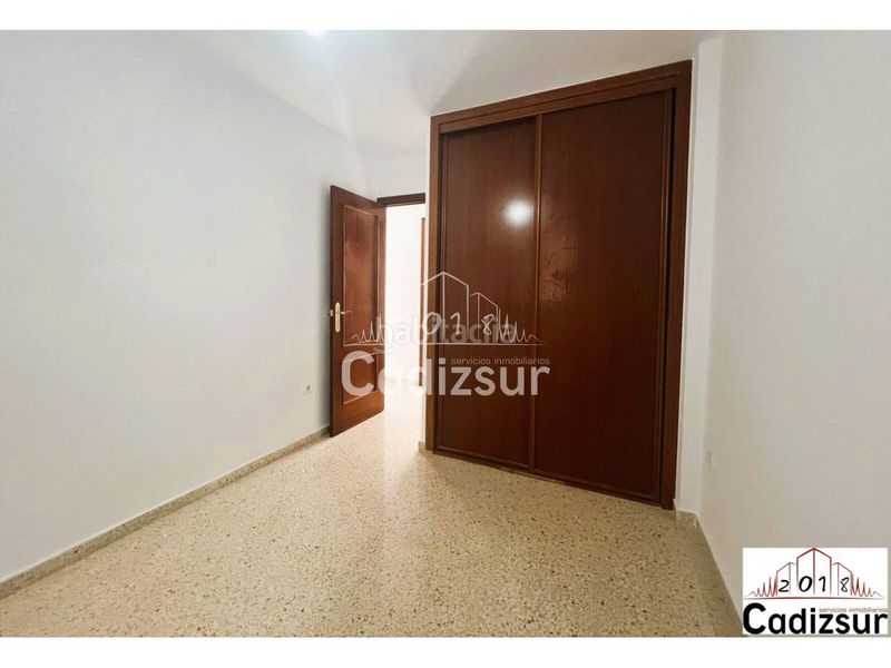 Foto a3c9bbb6-4bd1-4383-acc9-98b8c4cb9cb3. Pis amb aparcament a astilleros - la paz - loreto - el corte inglés Cádiz