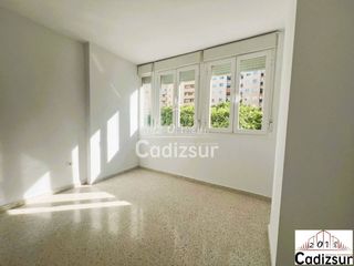 Appartamento  Calle américa. Venta de  piso en la zona del corte ingles con plaza de garaje