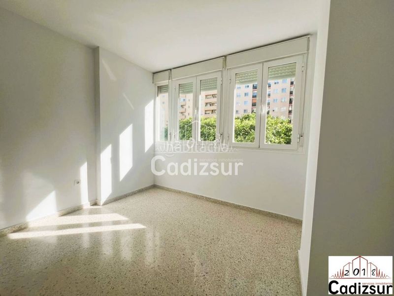 Foto abd4d5e3-3739-455a-9cff-161e7fced35c. Pis amb aparcament a astilleros - la paz - loreto - el corte inglés Cádiz