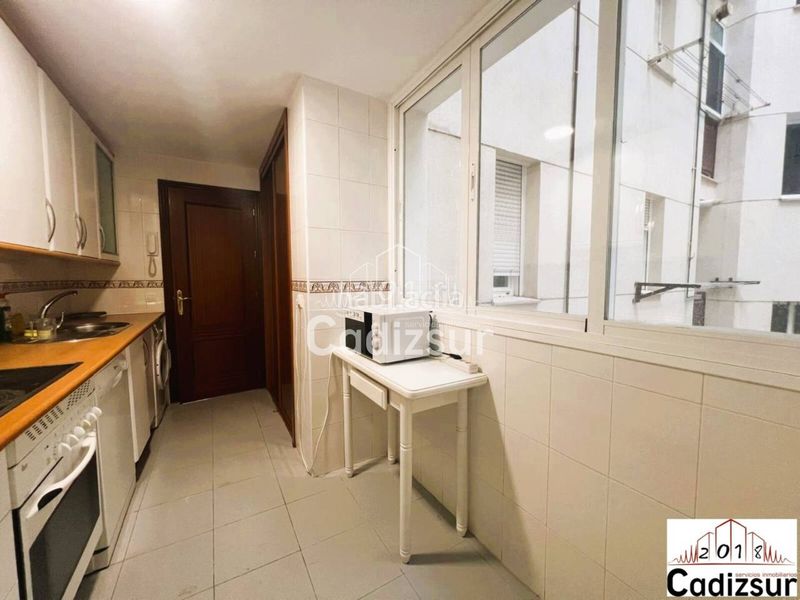 Foto b41334af-6ff2-422d-b6bb-8fb4bcf6830e. Pis amb aparcament a astilleros - la paz - loreto - el corte inglés Cádiz