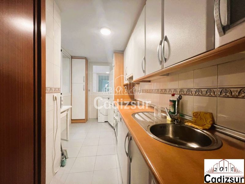 Foto bc2c26f6-d03d-4ee9-b8db-59938776fcde. Pis amb aparcament a astilleros - la paz - loreto - el corte inglés Cádiz