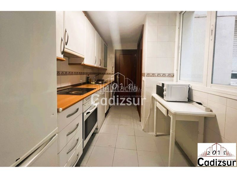 Foto c6920a80-f489-44f6-bf0b-06417ab4f458. Pis amb aparcament a astilleros - la paz - loreto - el corte inglés Cádiz