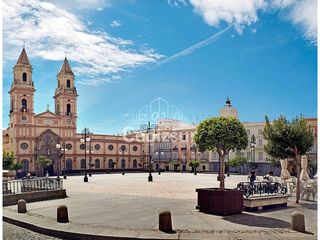 Attique à Calle enrique de las marinas 34. Ático en venta, zon mentidero