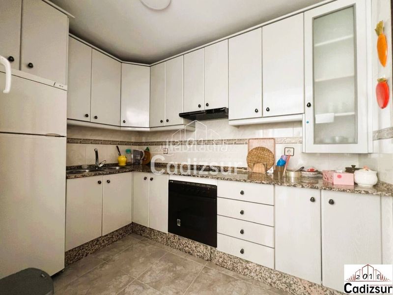 Foto fe1eb4b3-a466-409a-98b9-e9f4e020cad1. Pis a astilleros - la paz - loreto - el corte inglés Cádiz