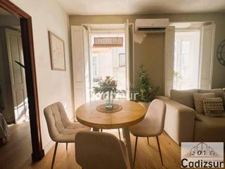 Etagenwohnung  Calle torre. Venta de piso reformado con balcón en el mentidero, cádiz capita