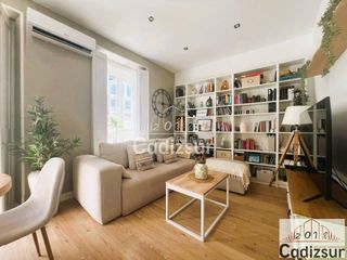 Pis  Calle torre. Venta de piso reformado con balcón en el mentidero, cádiz capita