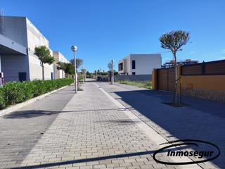 Terreny residencial a Carrer d'eduard toldrà 8. Terreno para construir