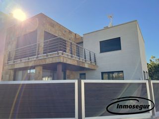 Xalet a Carrer Lluís Domènech I Montaner 13
