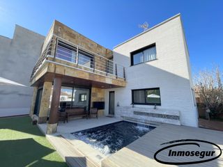Chalet en Carrer lluís domènech i montaner 13. Chalet individual con licencia turística a 150 metros de la play