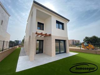 Chalet in Carrer isidre nonell 10. Chalet independiente de obra nueva