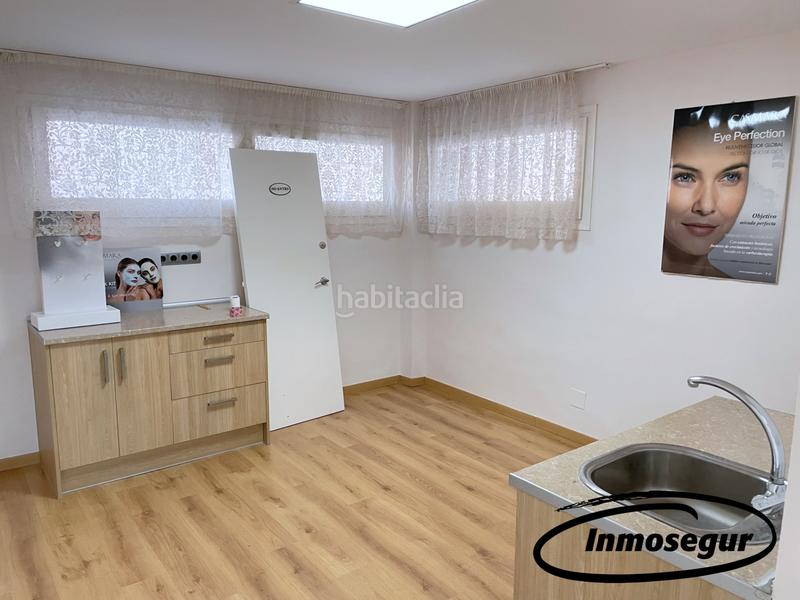 Foto 835d1db9-ddc1-44c6-b384-49808e12b9c7. Local comercial a carrer de barcelona 39 a Centre Salou