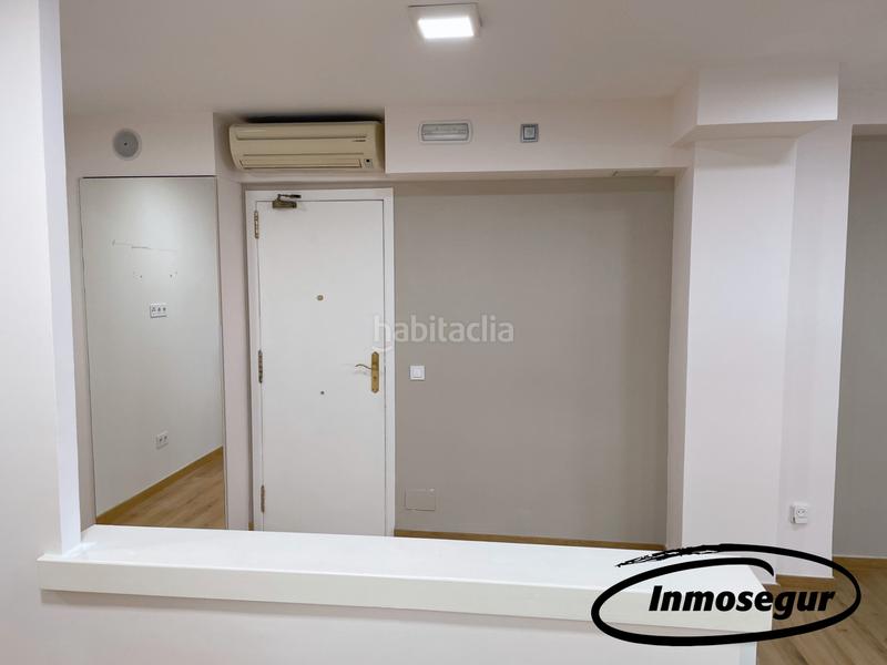 Foto 9aed77b5-0050-465c-b103-d2a2de9ba180. Local comercial a carrer de barcelona 39 a Centre Salou